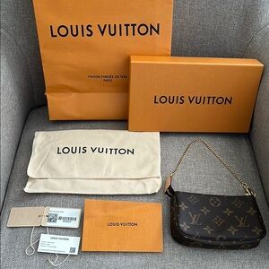 NWT Louis Vuitton Mini Monogram Pochette with Chain